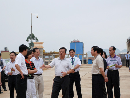 束華對湘桂循環經濟產業園的發展情況給出指導意見